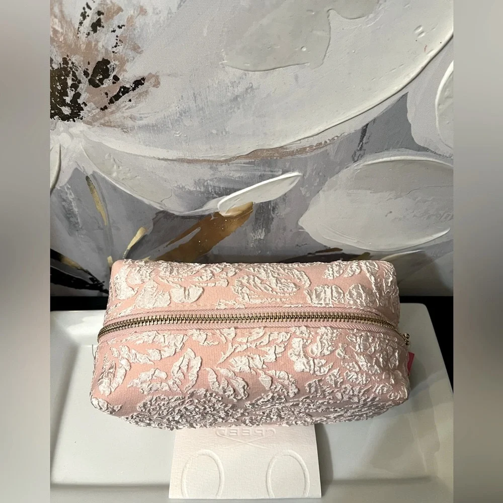 🛍️NWT Vince Camito Collection Blush Floral Cosmetic/Beauty Bag